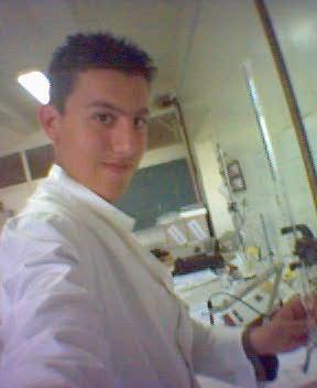 mon frere au labo d la faculté de medcine